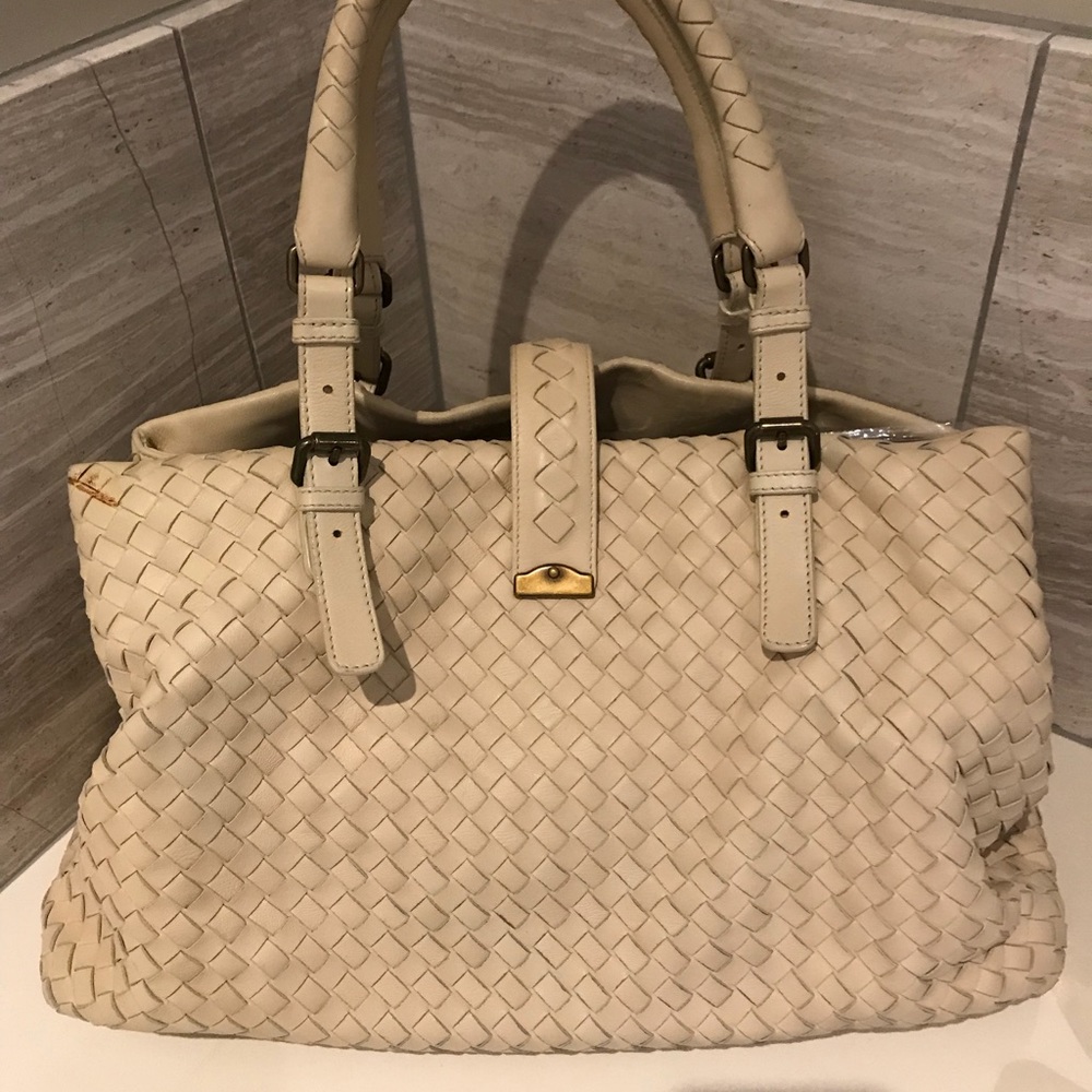 COPY - Authentic Botegga Veneta Handbag in Ivory - Picture 2 of 6